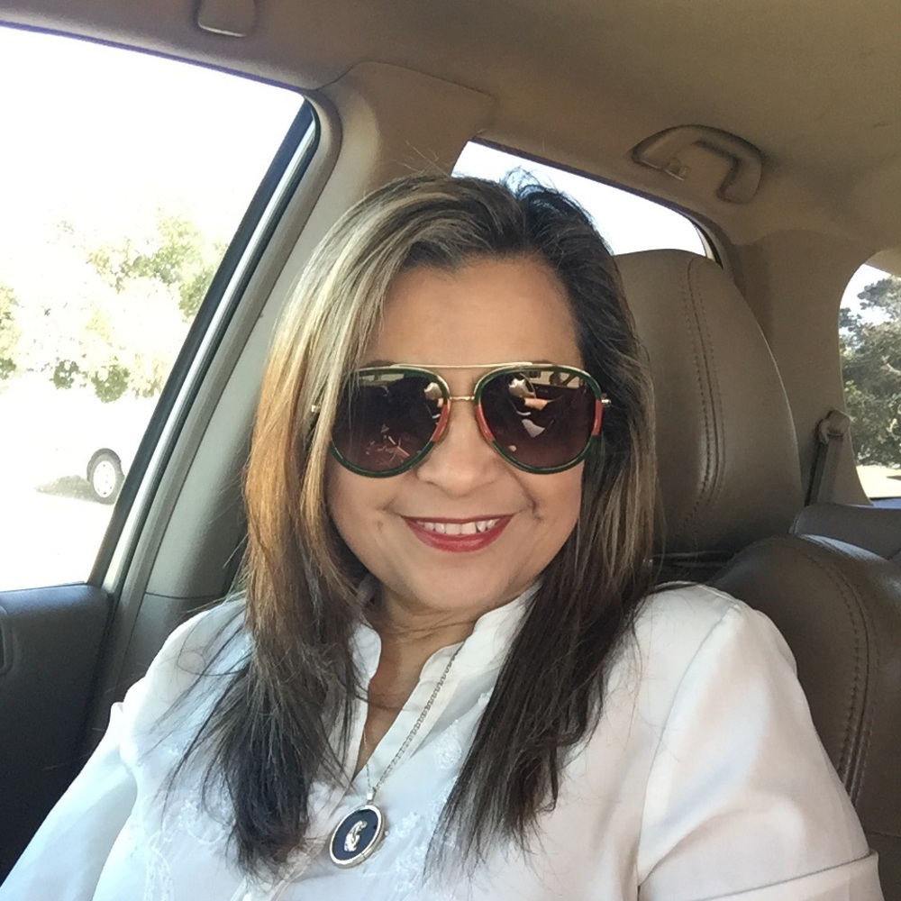 Meet your Posher, Elizabeth